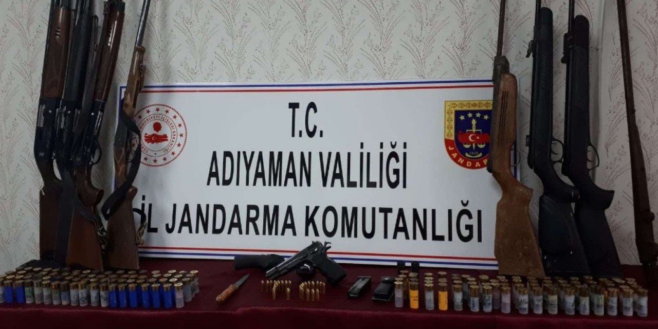 Adıyaman’da Bir Evde Çok Sayıda Silah Ele Geçirildi