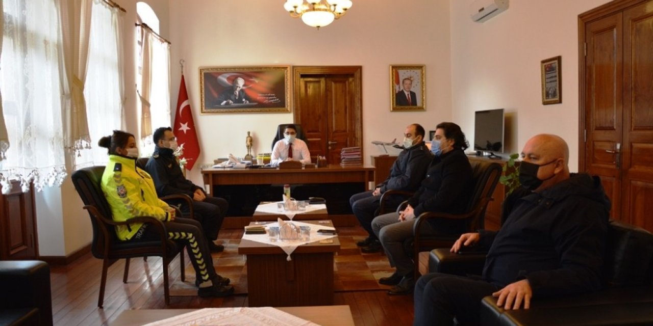 Edremit Kaymakamlığında Pandemi Ve Güvenlik Toplantısı Yapıldı