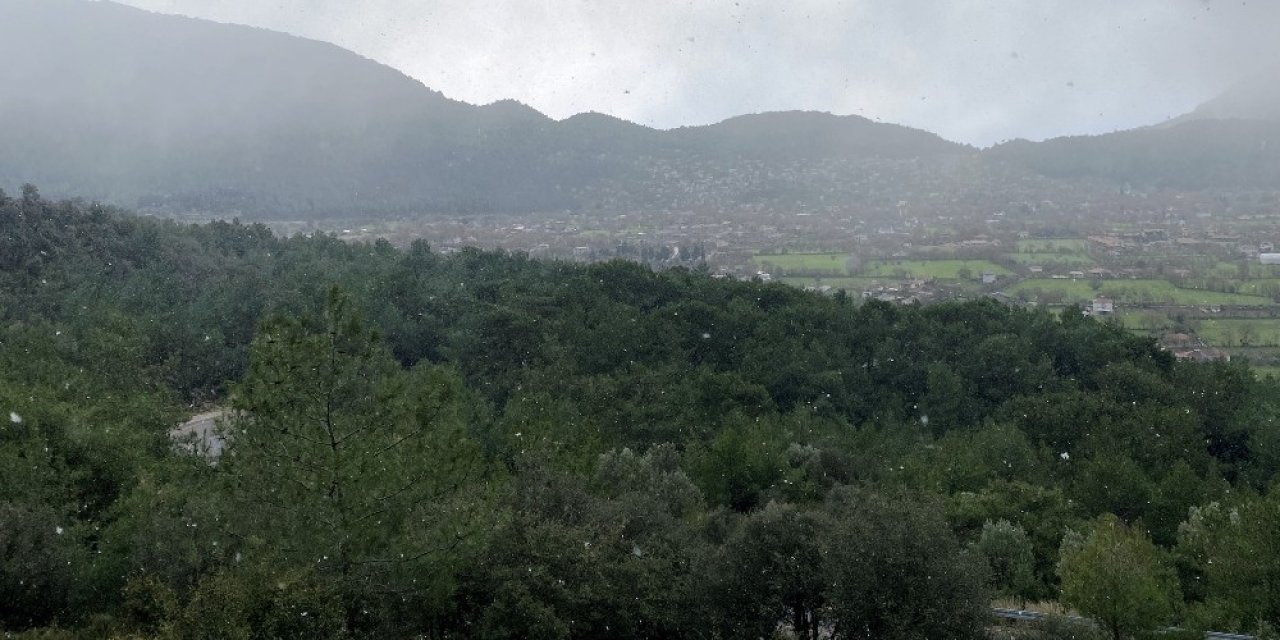 Fethiye’ye Kar Yağdı, Vatandaşlar Şaşırdı