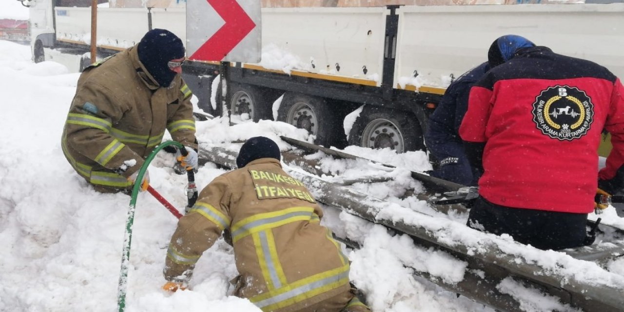 Kardan Kapanan Yol Ulaşıma Açıldı