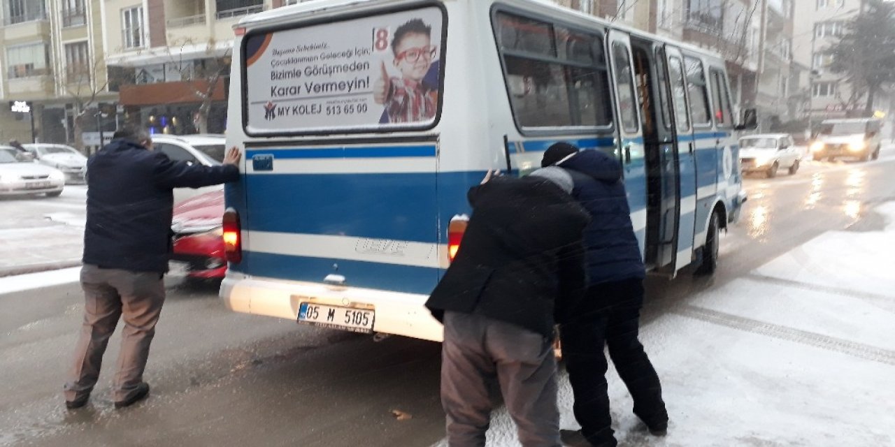 Kar Yağışı Zor Anlar Yaşattı
