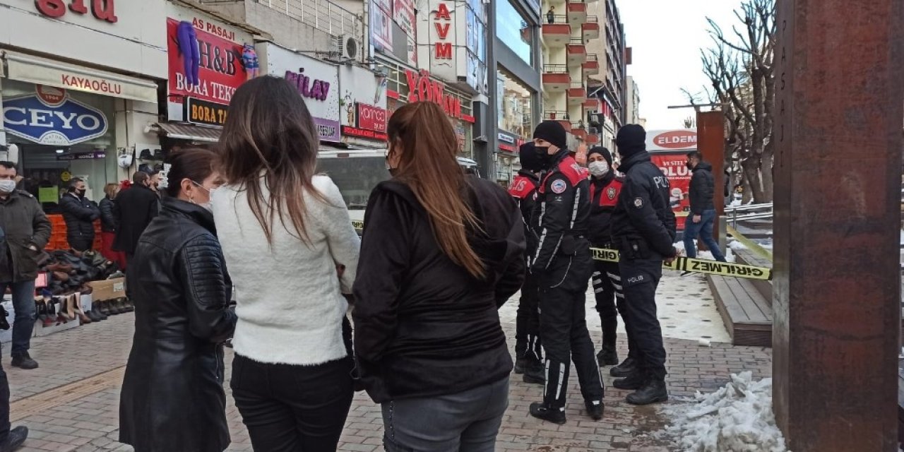 Eskişehir’de Anne, Baba Ve Çocuğu Evlerinde Ölü Bulundu