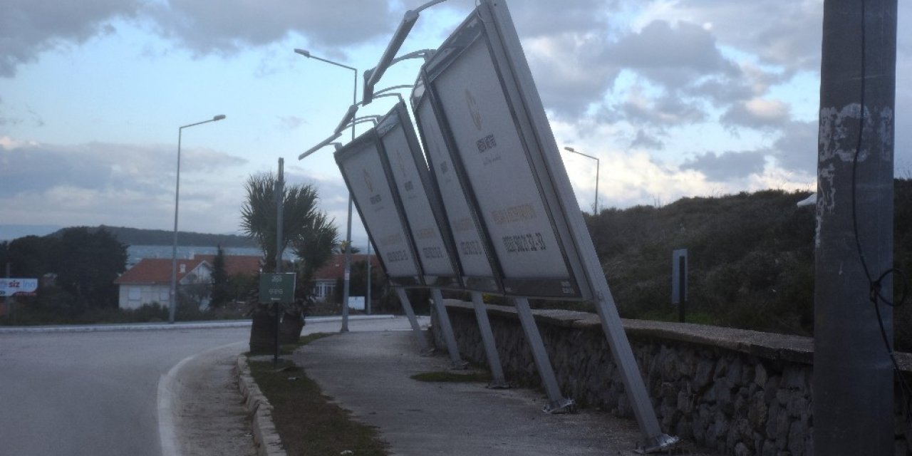 Urla Sahillerini Fırtına Vurdu