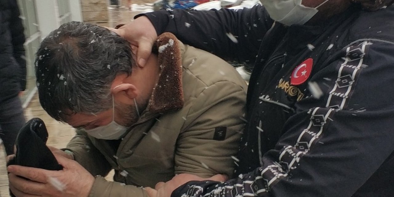Yolcu Otobüsünden İnerken Uyuşturucuyla Yakalanan 2 Kişi Tutuklandı