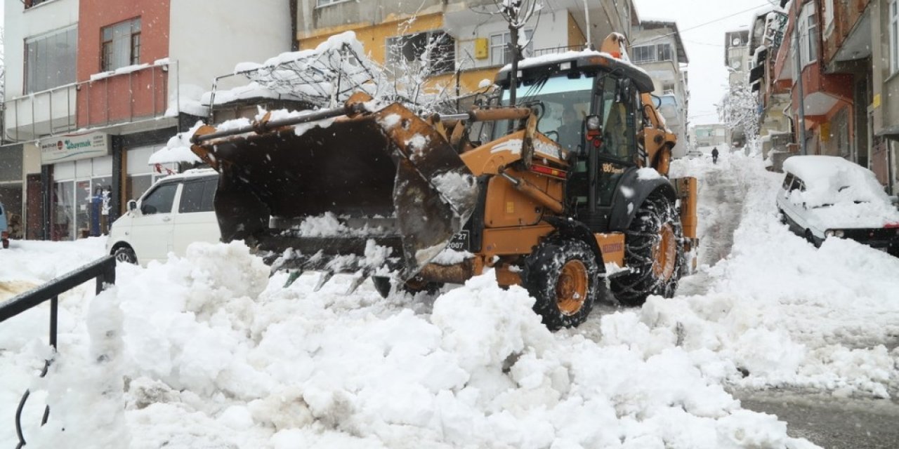 İ̇lkadım’da Yoğun Kar Mesaisi