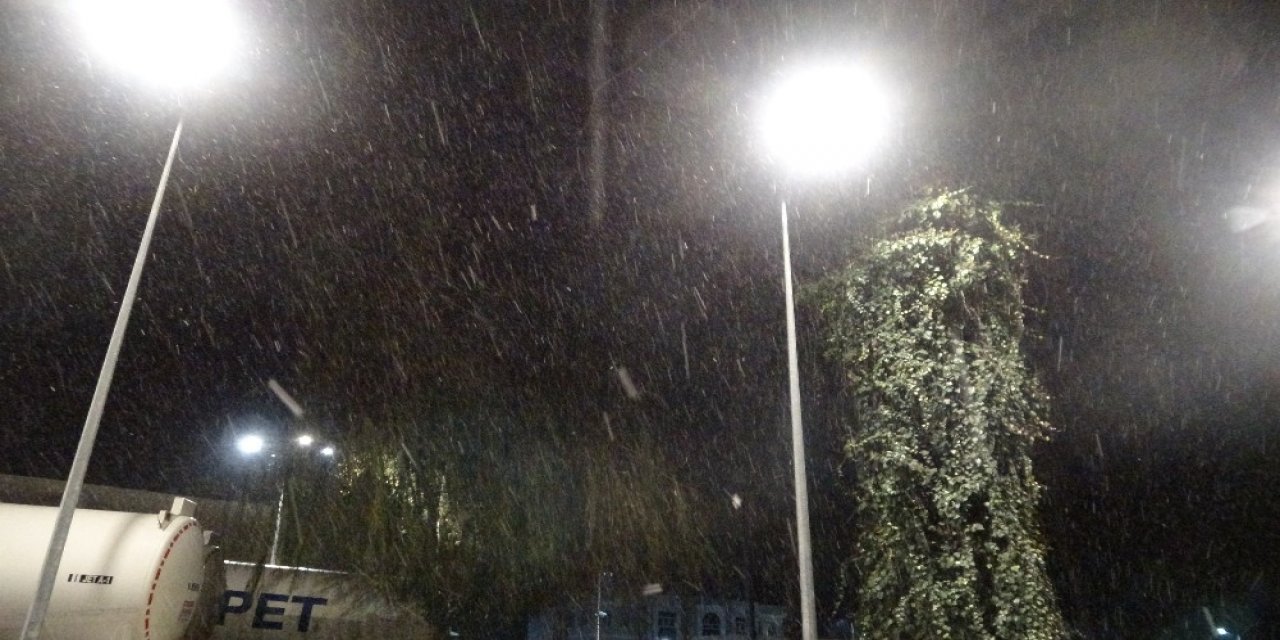 Antalya’ya 5 Yıl Aradan Sonra Kar Yağdı