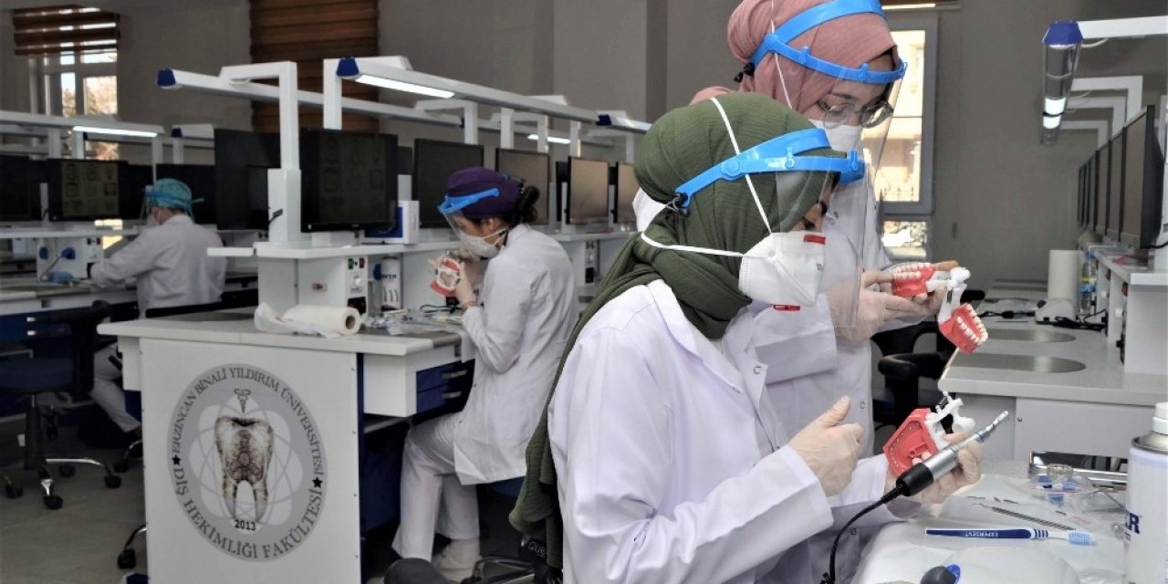 Diş Hekimliği Fakültesinde Yüz Yüze Pratik Eğitim Süreci Başladı