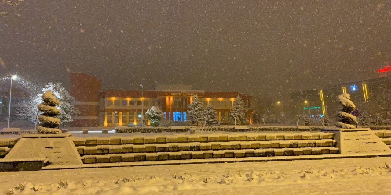 Kar Yağışı Düzce’de Etkili Oluyor