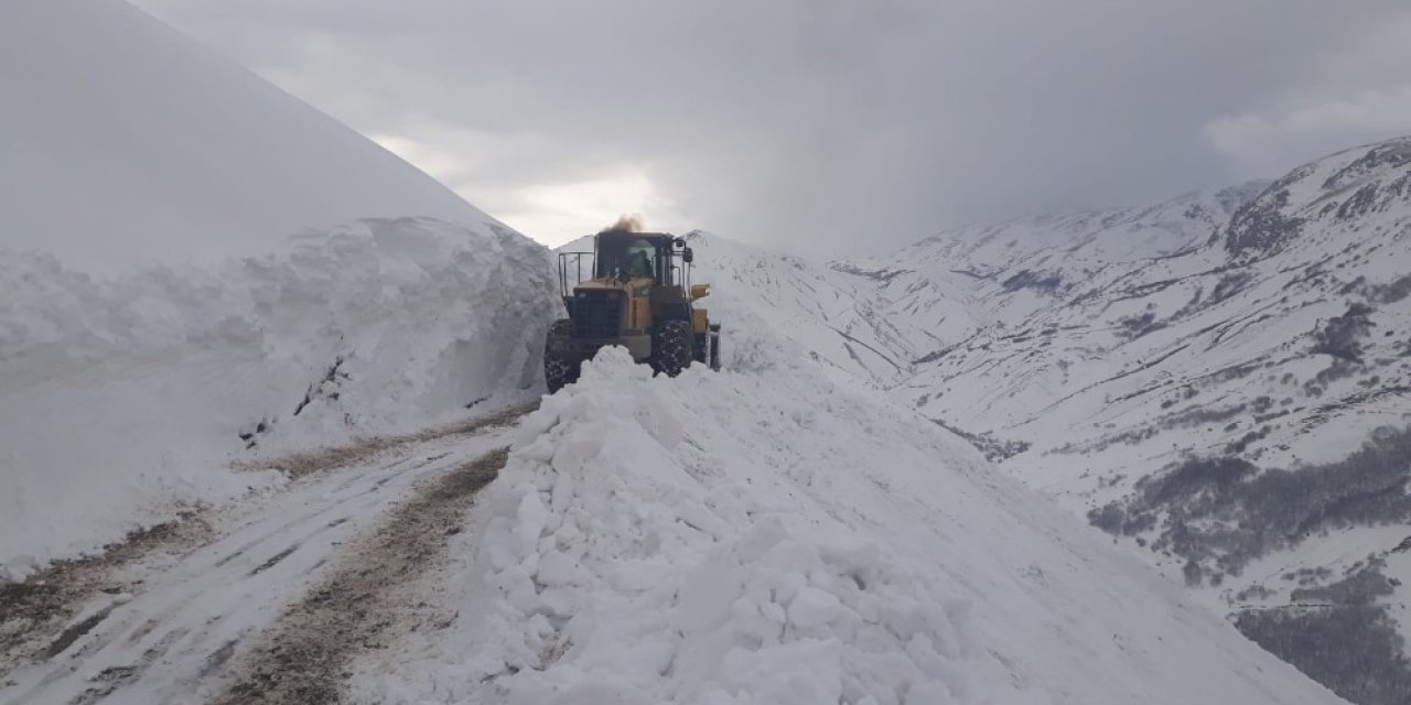 Tunceli-erzincan Karayolu Kar Nedeniyle Tüm Araç Geçişlerine Kapatıldı