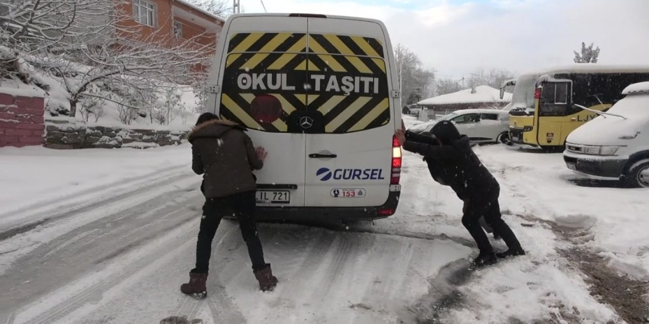 İ̇stanbul’da Etkili Olan Kar Yağışında Sürücüler Zor Anlar Yaşadı
