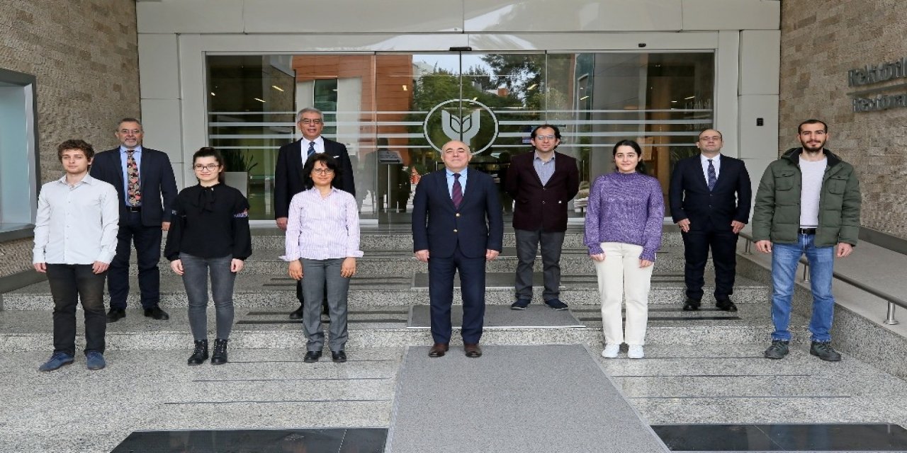 Yaşar Üniversitesi Öğrencilerine Burs Desteği