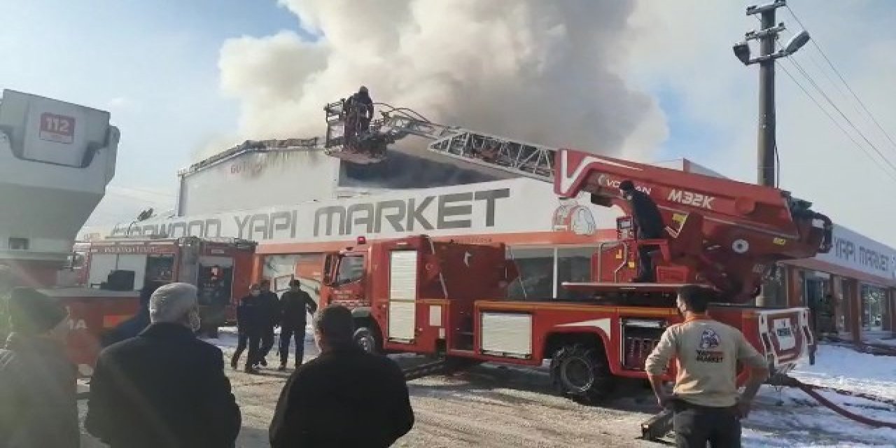 Bursa’da Sanayi Sitesinde Korkutan Yangın, 9 Kişi Dumandan Etkilendi
