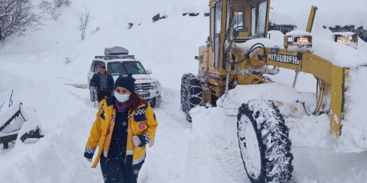 Sinop’ta Karla Kaplı Yollarda Hasta Kurtarma Mücadelesi