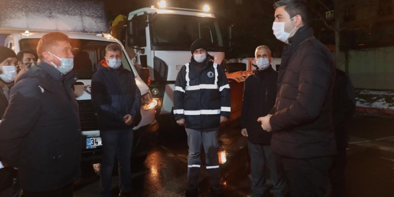 Başkan Gökhan Yüksel’den Karla Mücadele Timlerine Gece Ziyareti
