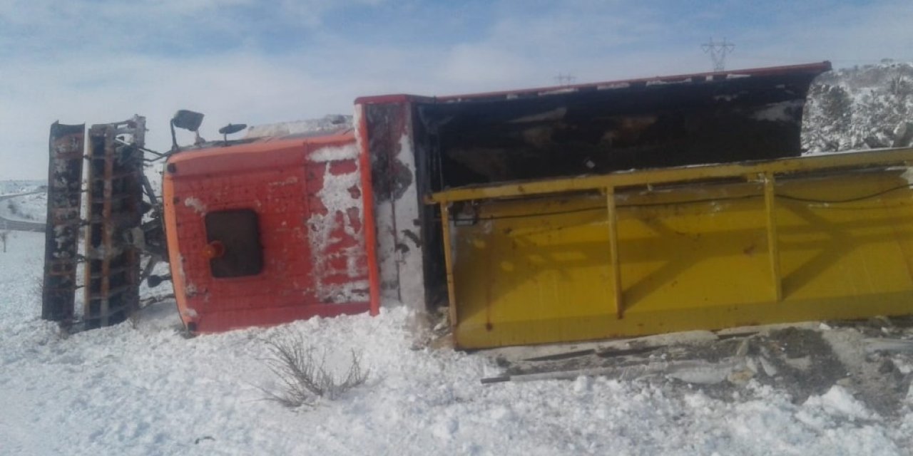 Kar Küreme Aracı Yan Yattı