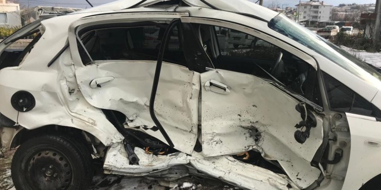 Çınarcık’ta Trafik Kazası: 2 Yaralı