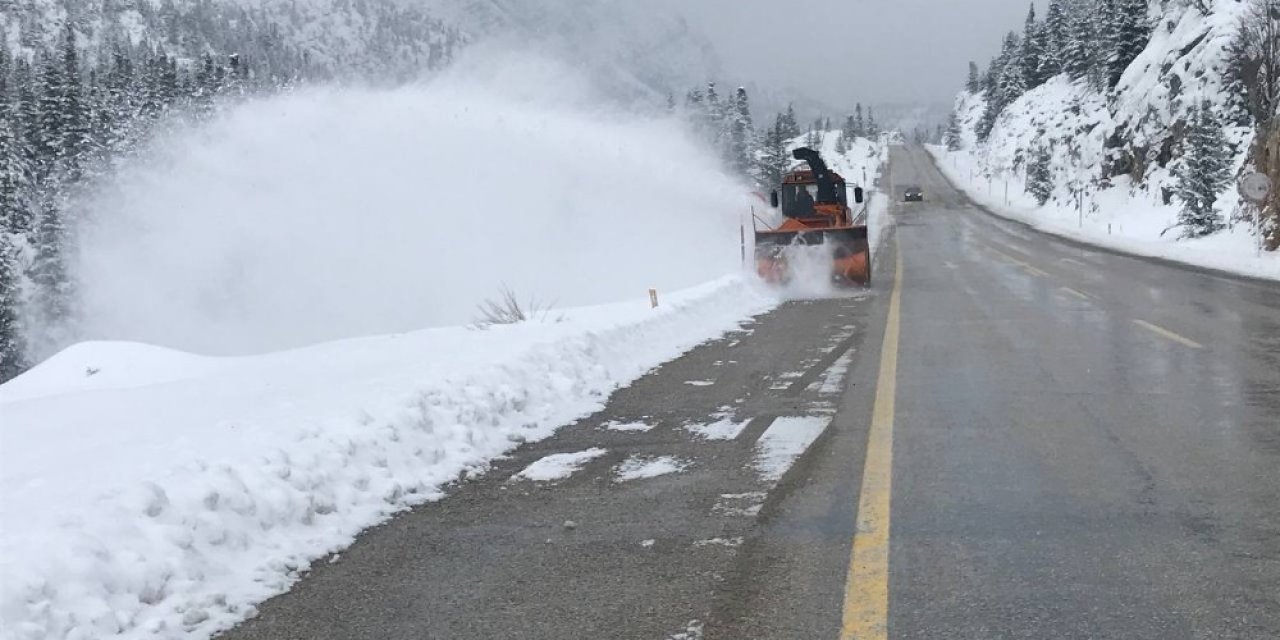 Gece Kapanan Antalya-konya Karayolu Kontrollü Olarak Açıldı
