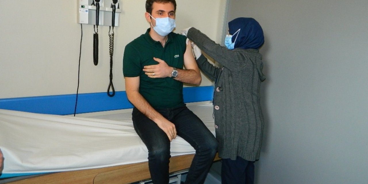 Posof Kaymakamı Murat Mete Kovit Aşısını Yaptırdı