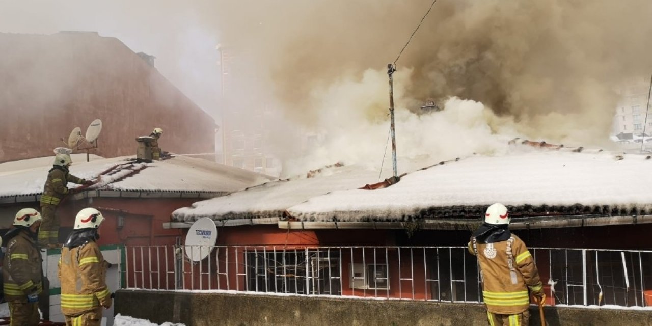 Ataşehir’de Korkutan Yangın: Patlama Sesleri Telaşa Neden Oldu