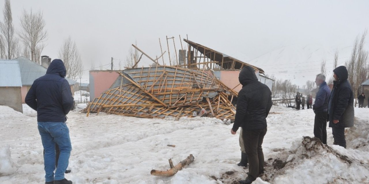 Şiddetli Fırtına Çatı Uçurdu
