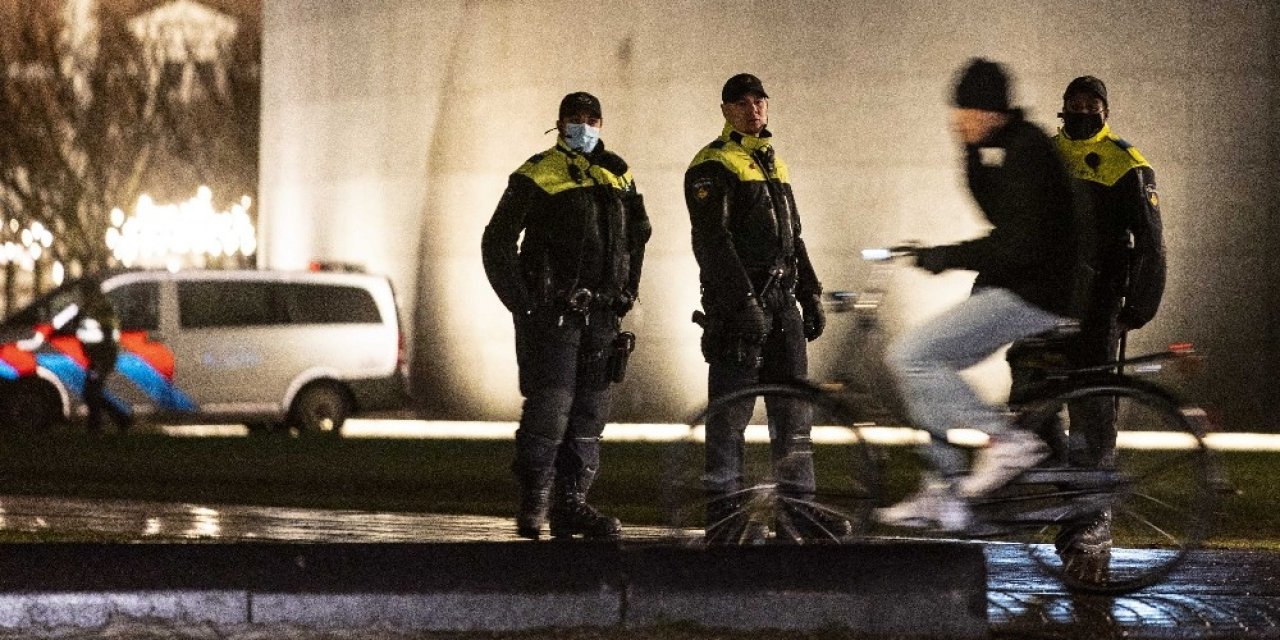 Hollanda’da Sokağa Çıkma Kısıtlaması En Az Cuma Gününe Kadar Yürürlükte