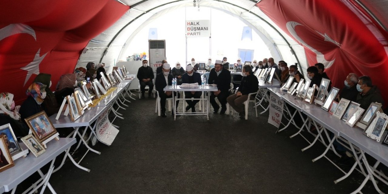 Evlat Nöbeti Tutan Aileler, 13 Şehit İçin Mevlit Okuttu