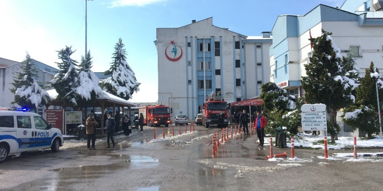 Hastanede Çıkan Yangın Paniğe Neden Oldu
