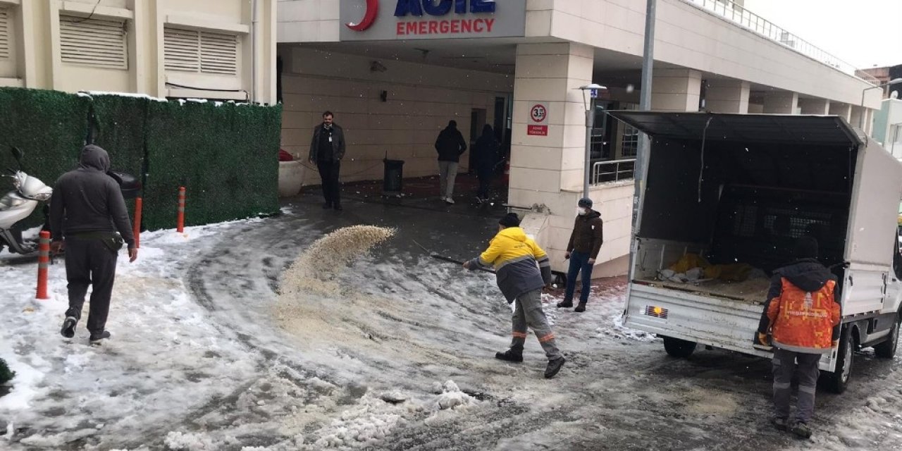 Beyoğlu’nda Karla Mücadele Aralıksız Devam Ediyor