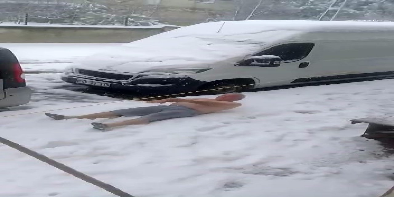 Soğuğa Aldırış Etmediler, Soyunup Karın İçine Atladılar