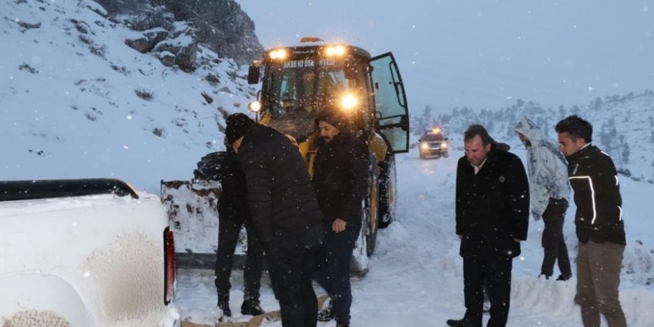 Hayvanları Beslemek İçin Gittikleri Giden Gelmez Dağları’nda Mahsur Kaldılar