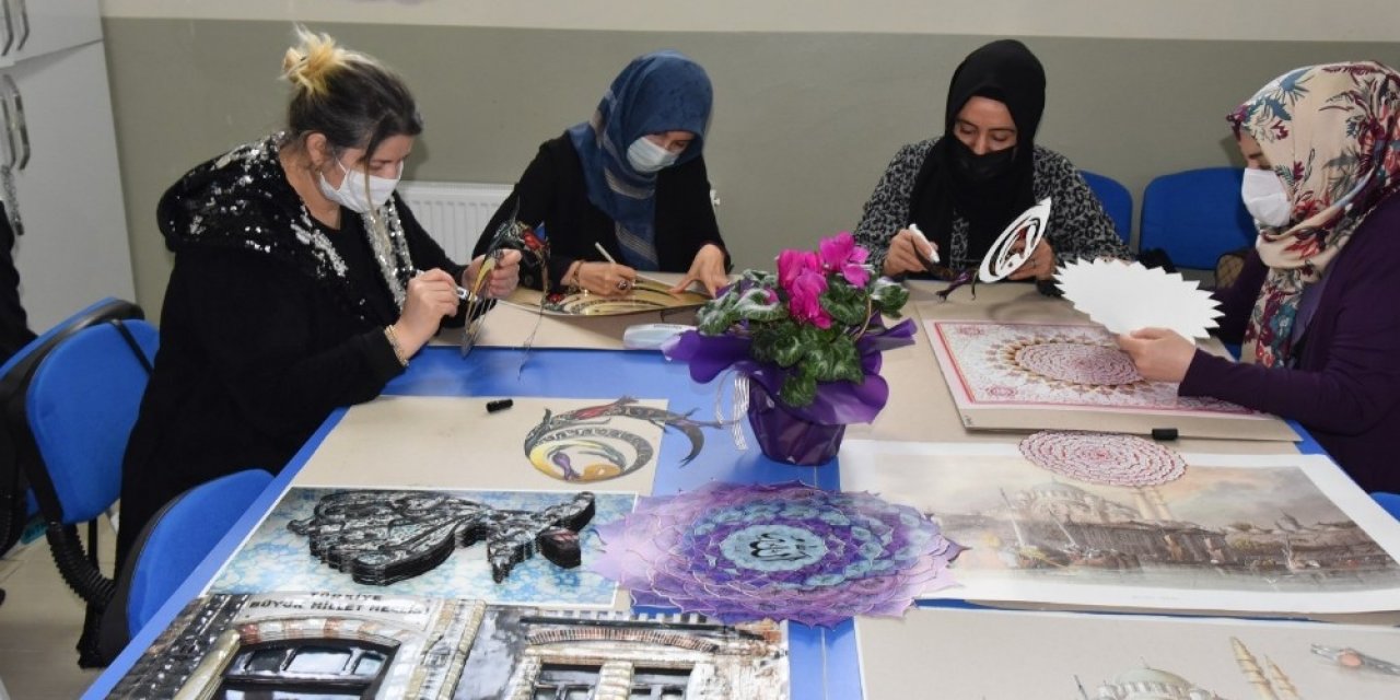 Manisa’da 3 Boyutlu Kağıt Rölyef Kursu Yoğun İlgi Gördü