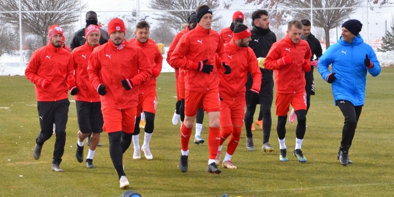 Sivasspor Eksi 7 Derecede İdman Yaptı