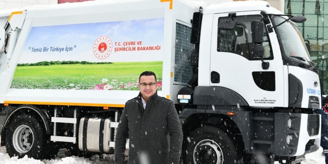 Bakanlıktan Mustafakemalpaşa’ya Hibe Çöp Kamyonu