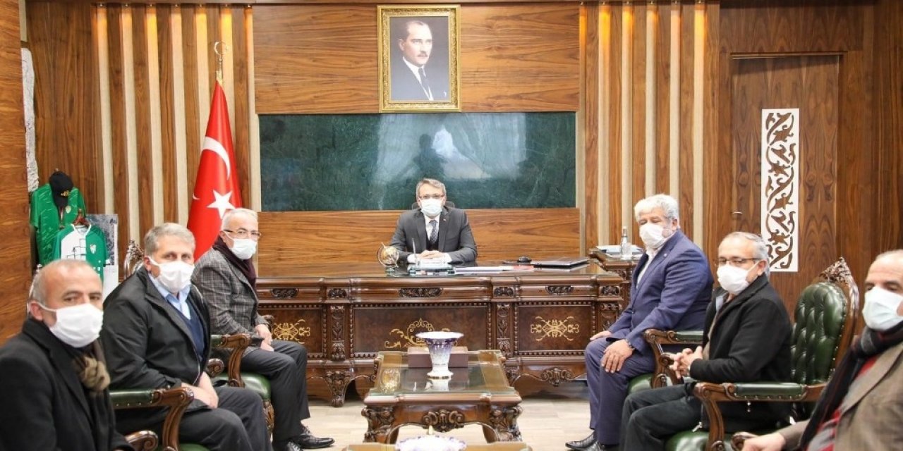 Vali Ekinci, Köy Muhtarıyla Bir Araya Geldi