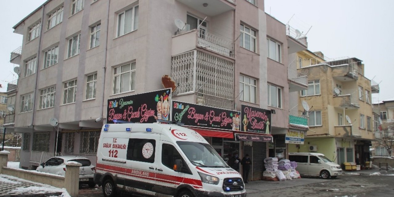 80 Yaşındaki Adam Evinde Ölü Olarak Bulundu