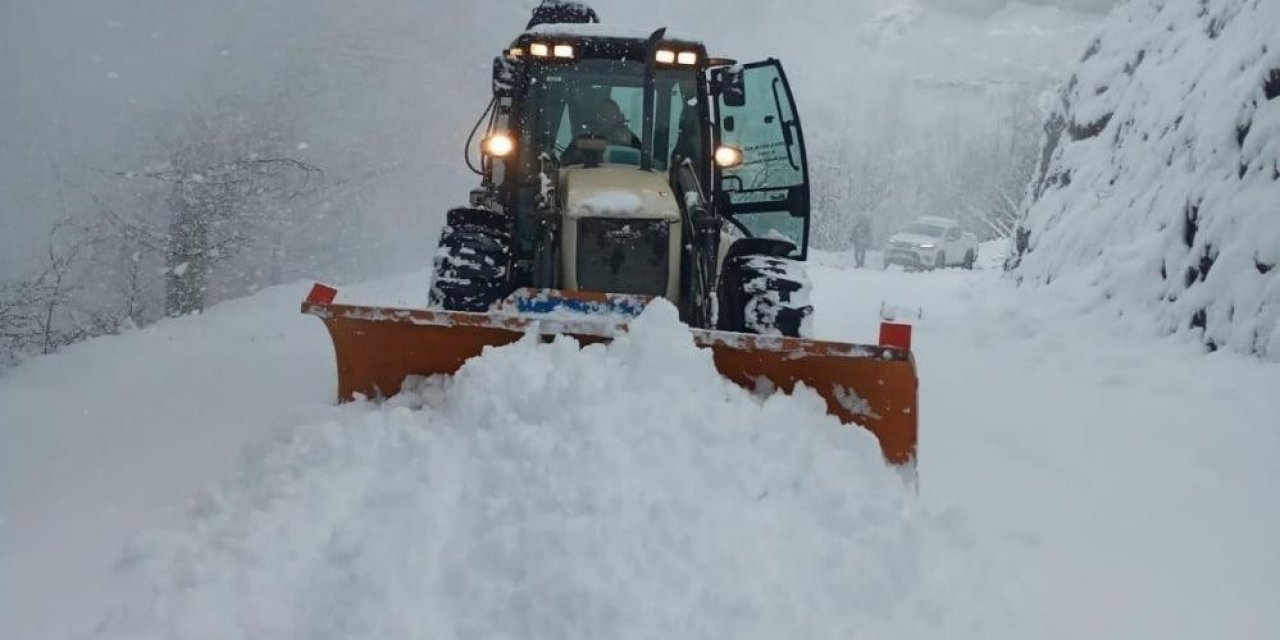 Ekipler Aralıksız Çalıştı Kapalı 9 Köy Yolu Kaldı