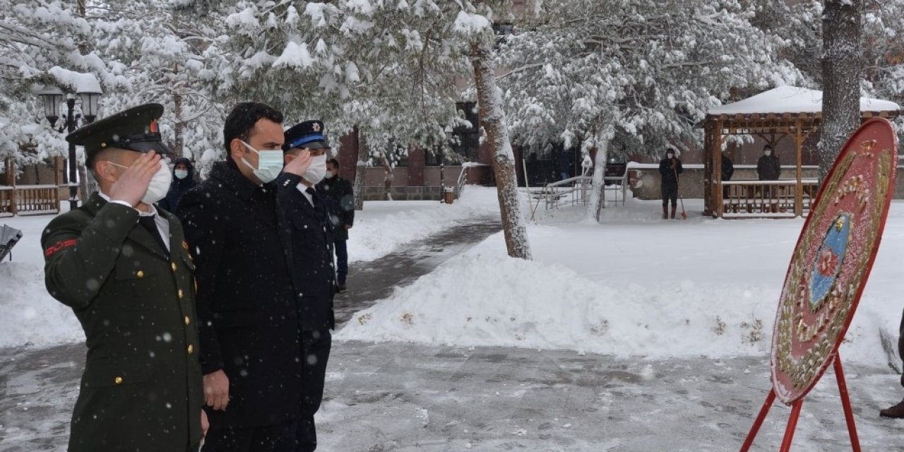 Tercan’ın Düşman İşgalinden Kurtuluşunun 103’ncü Yıl Dönümünü Münasebetiyle Atatürk Anıtına Çelenk Sunuldu