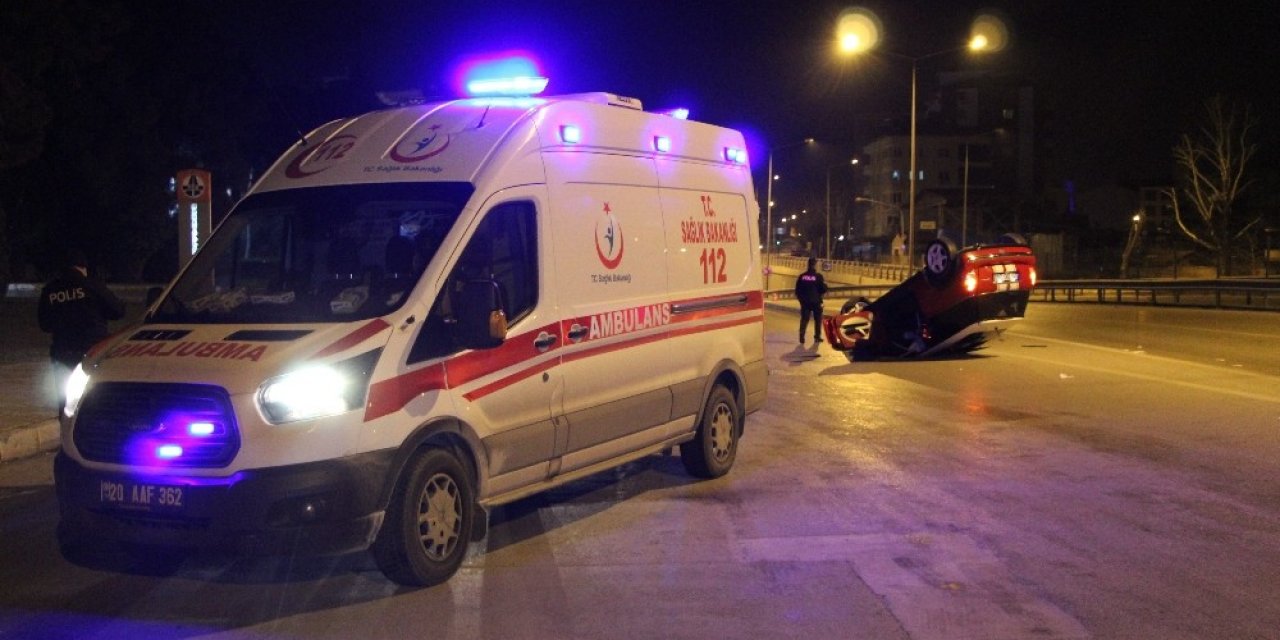 Boş Yolda Takla Atan Araçtan Hafif Yaralı Kurtuldular