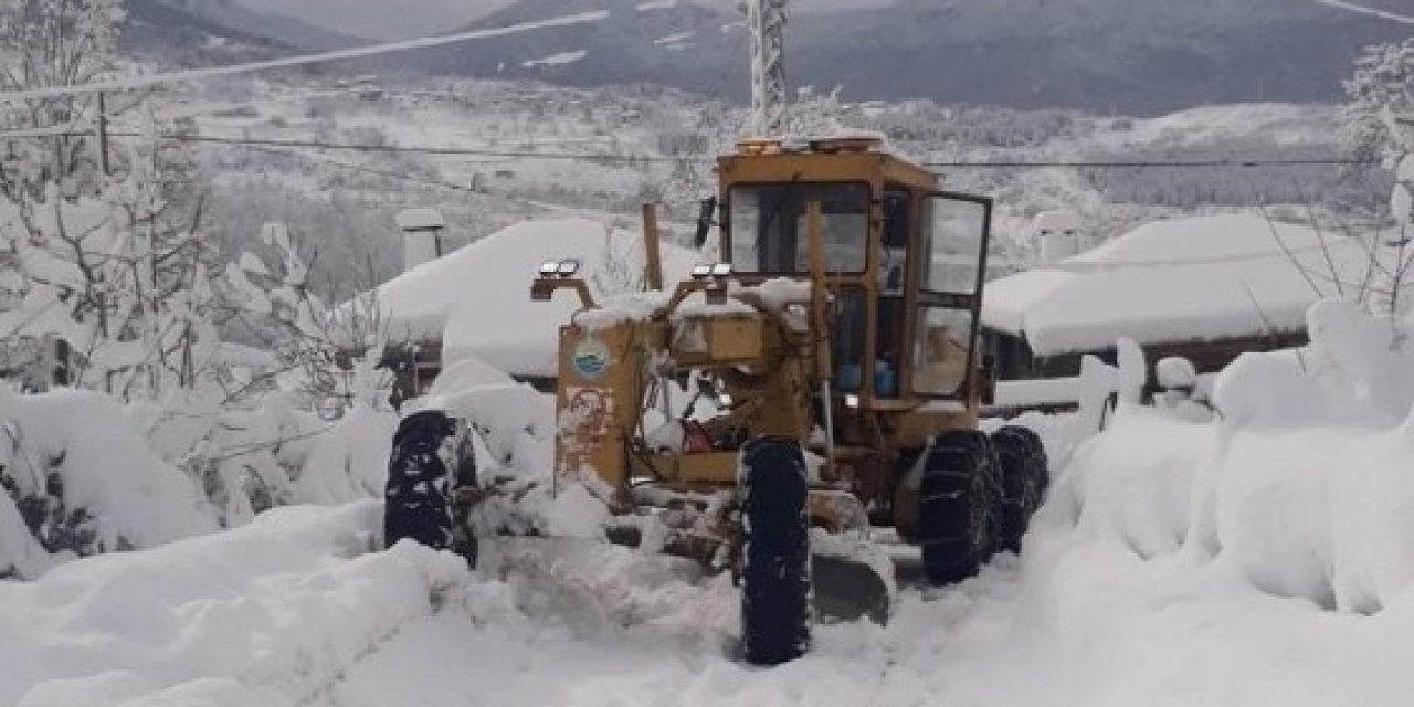 Kar Yağışının Etkili Olduğu Cide İlçesinde 37 Köy Yolu Ulaşıma Açıldı