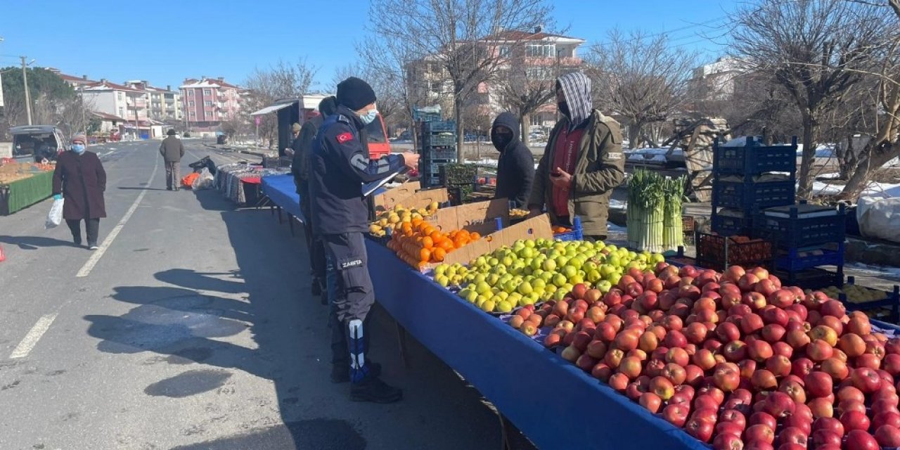 Semt Pazarlarında Korona Tedbirleri Sıkı Tutuluyor