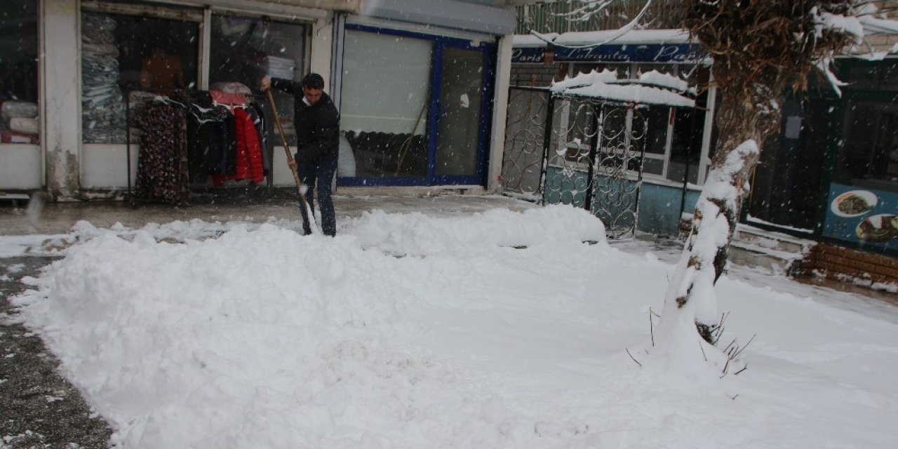 Varto’da 149 Yerleşim Yerinin Yolu Ulaşıma Kapandı