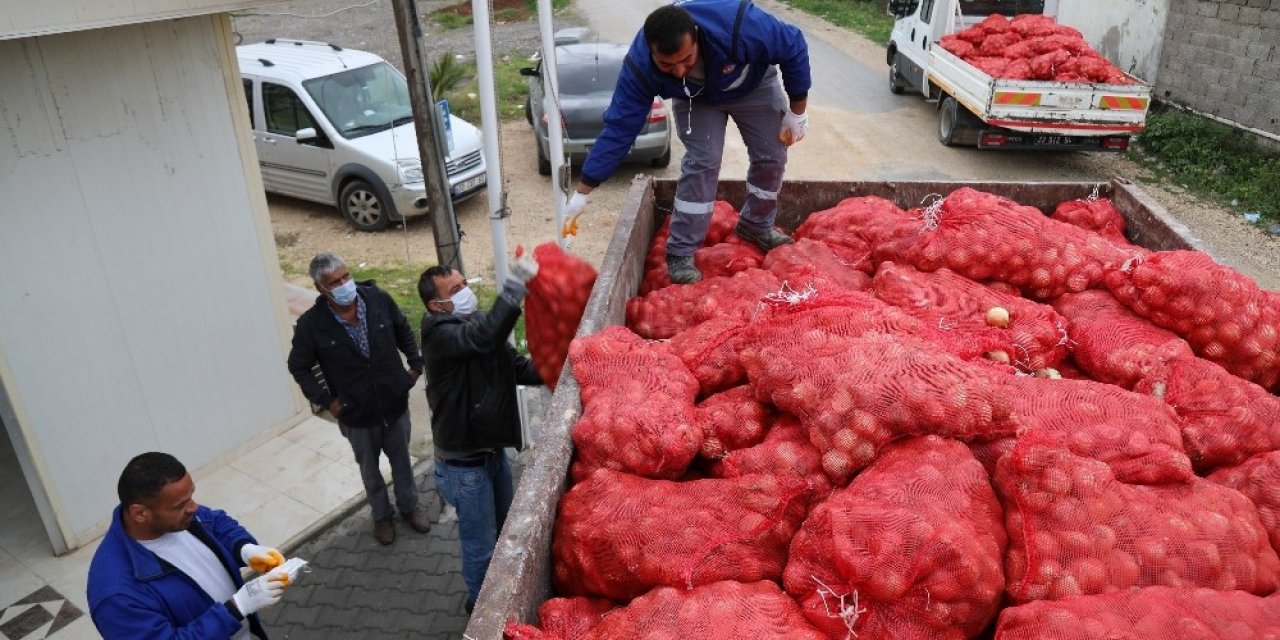 İ̇htiyaç Sahibi Ailelere Soğan Dağıtıldı