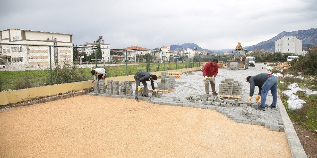 Çıplaklı Mahallesi’ne Parke Yol