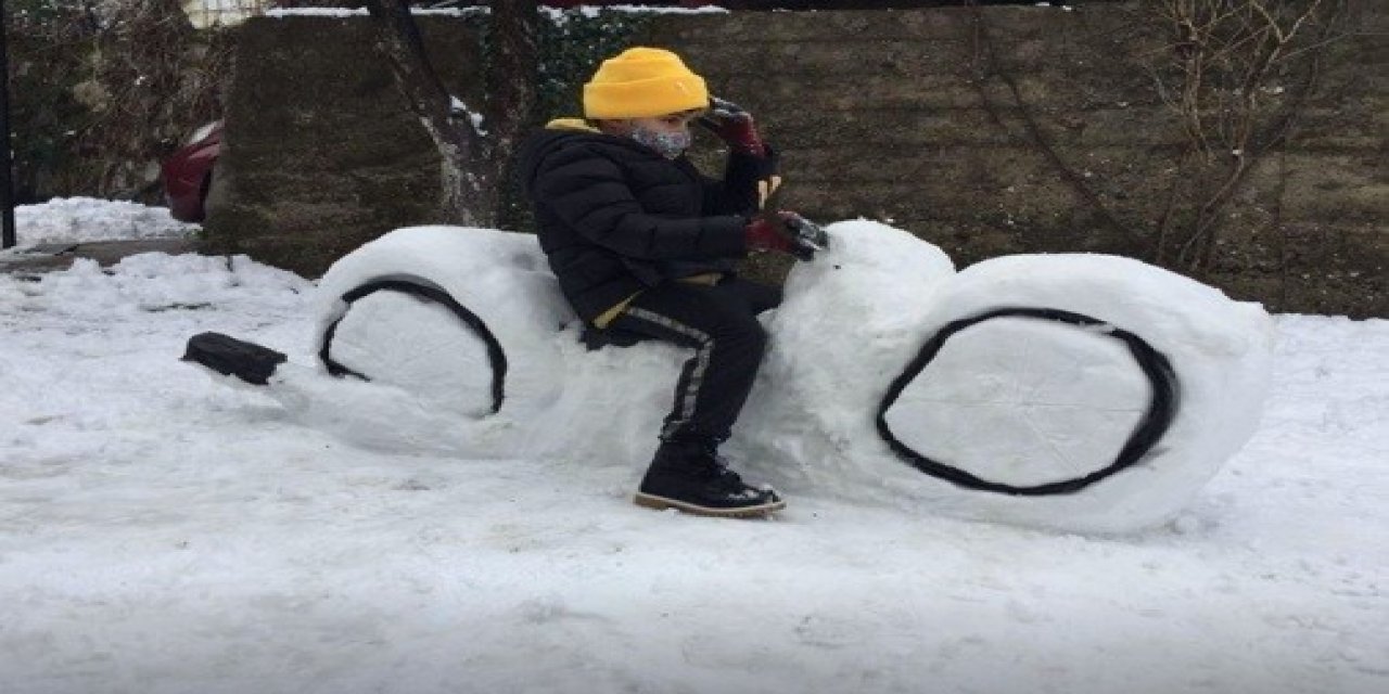 Kardan Geriye Kalan Gülümseten Anlar