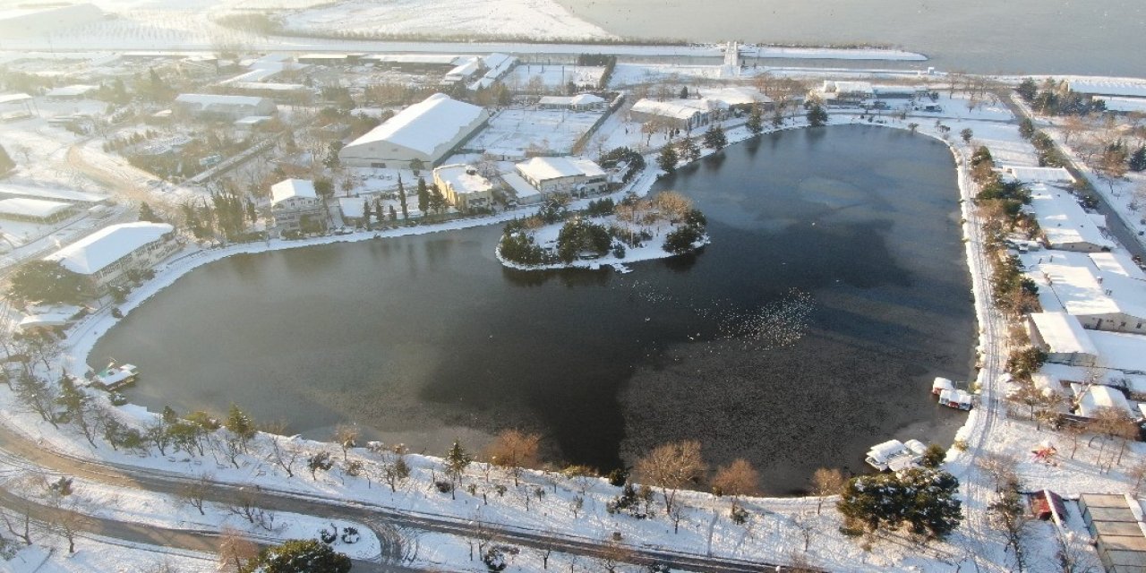 Hava Sıcaklığı -4 Dereceye Düşünce Göl Buz Tuttu