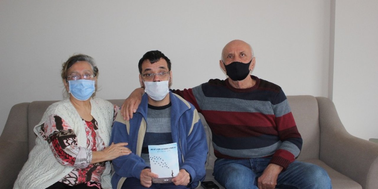 Engelli Hüseyin Kaybetmediği Umudunu Kitap Sayfalarına Döktü