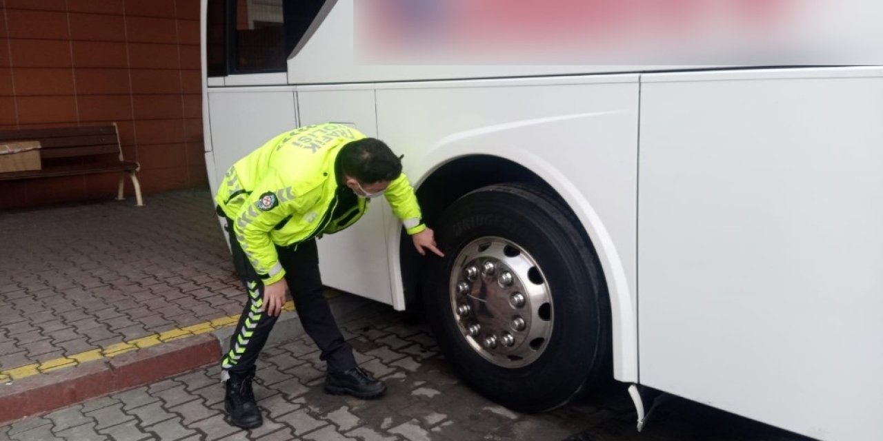 Trafik Ekiplerinde Yolcu Otobüslerine Kış Lastiği Denetimi