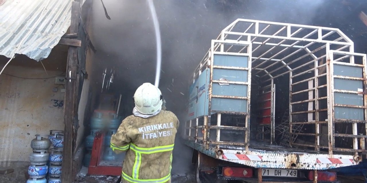 Facianın Eşiğinden Dönüldü: Tüpgaz Yüklü Kamyonette Yangın Çıktı