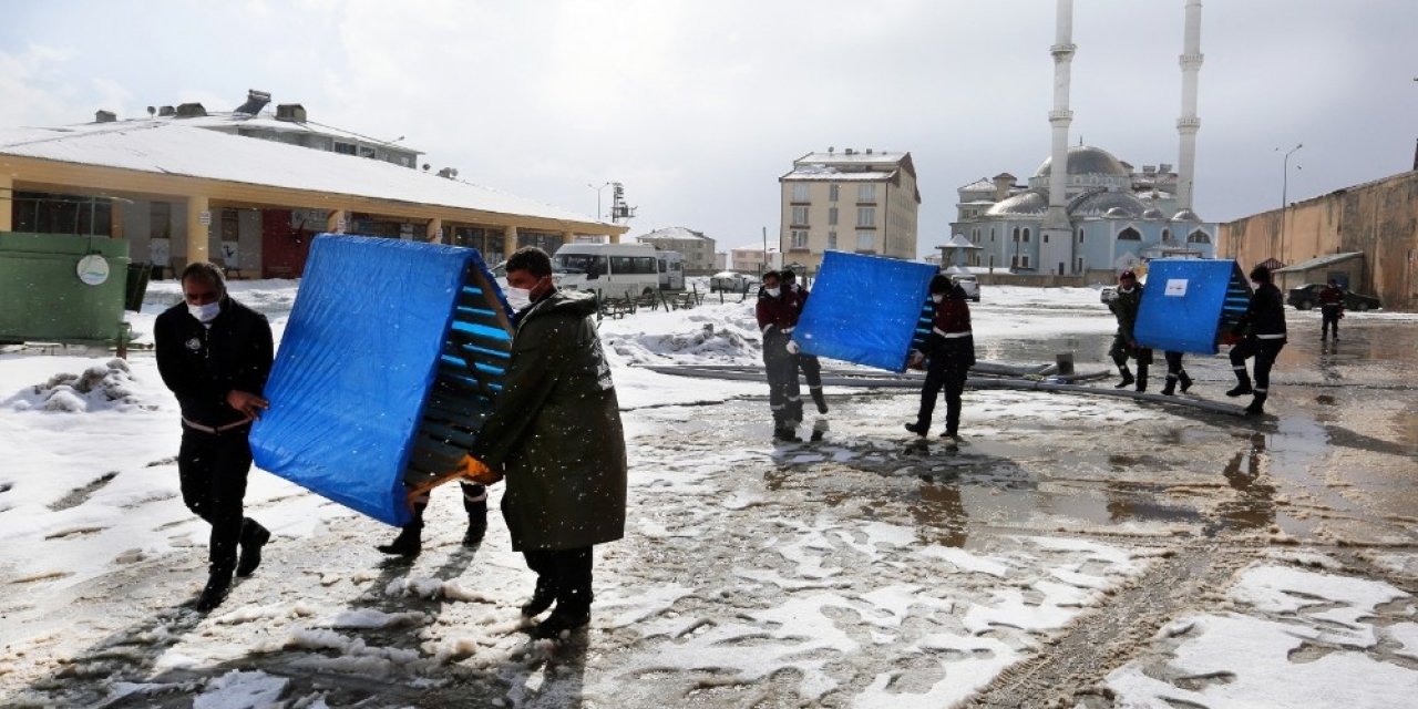 Van Büyükşehir Belediyesinden Sokak Hayvanlarına Sıcak Yuva