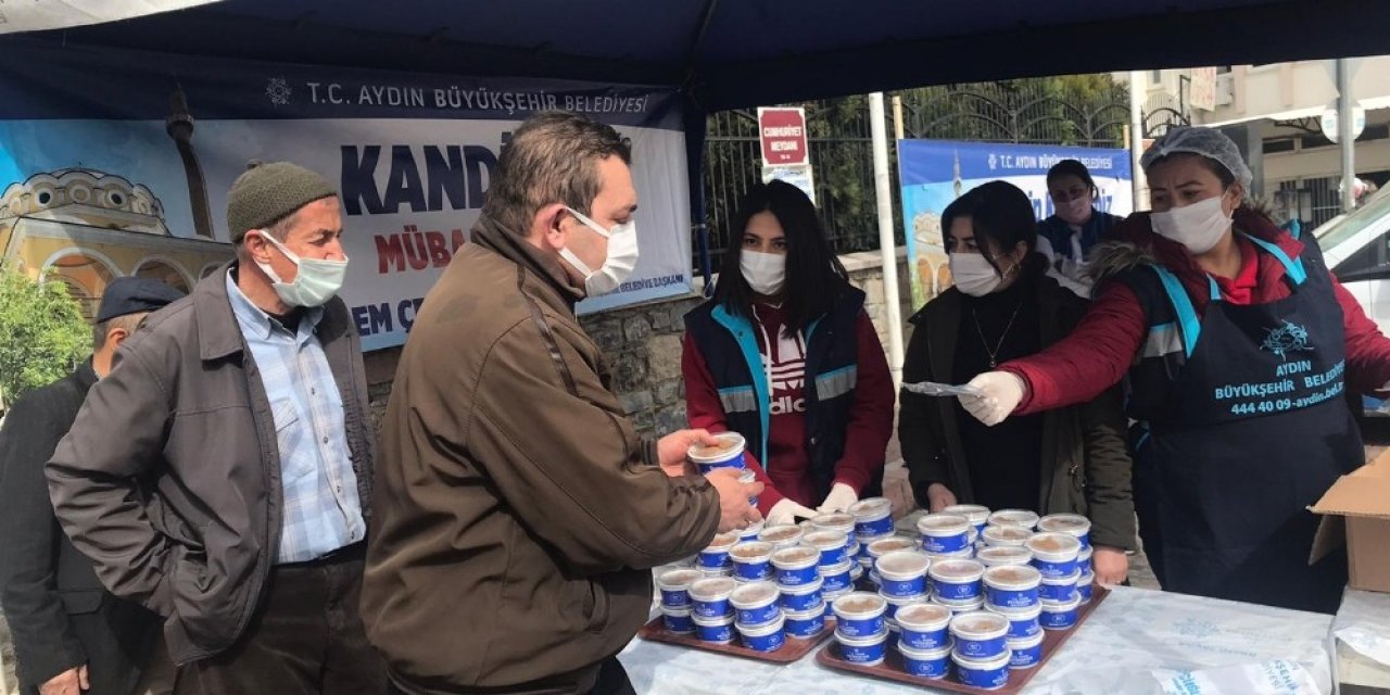 Aydın Büyükşehir, Regaip Kandili İçin Helva Dağıttı